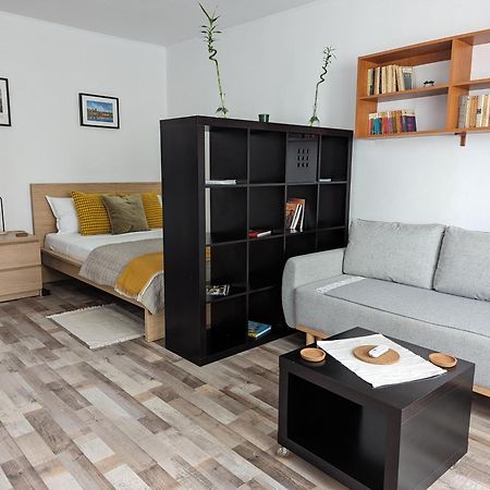 Sebastian Studio Apartment Bucharest Exterior photo
