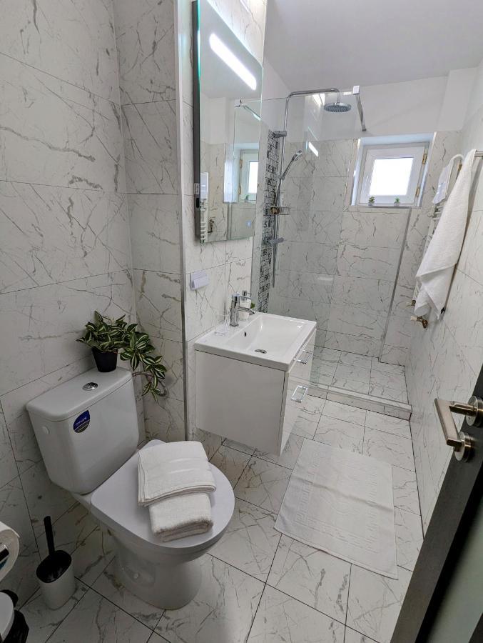 Sebastian Studio Apartment Bucharest Exterior photo