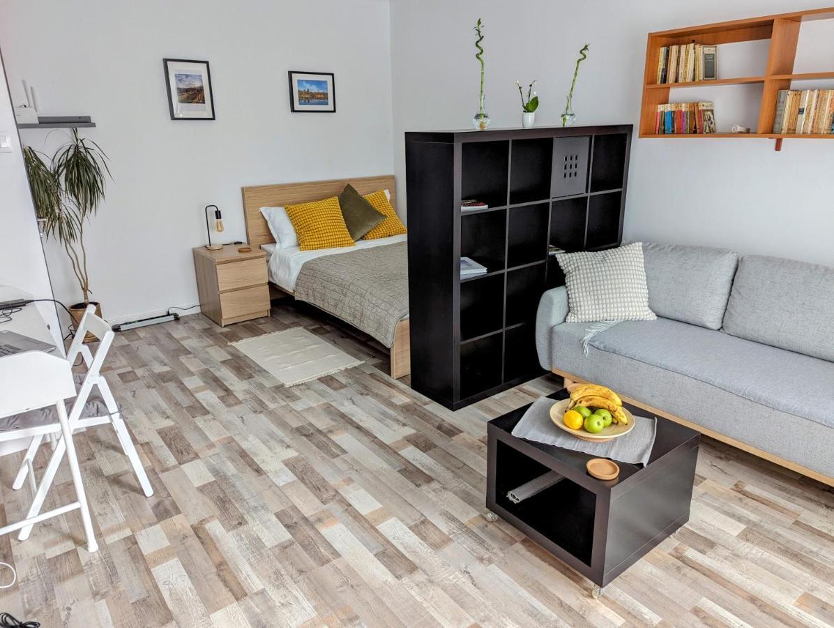 Sebastian Studio Apartment Bucharest Exterior photo