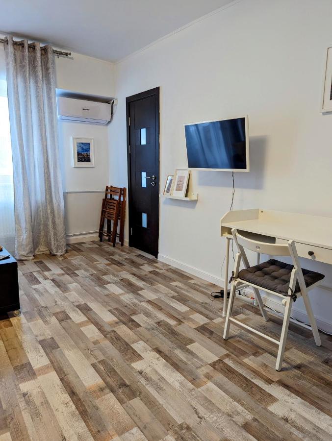 Sebastian Studio Apartment Bucharest Exterior photo