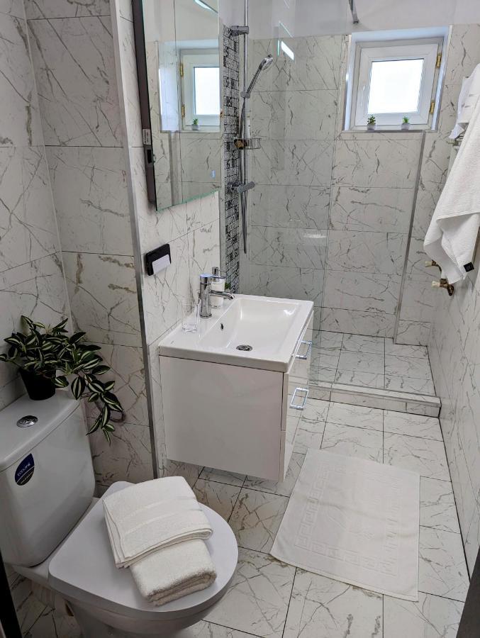 Sebastian Studio Apartment Bucharest Exterior photo